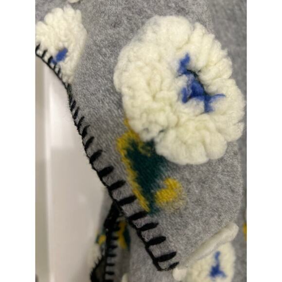 FADIVO NWT Gray 3D Floral Print One Size Open Front Poncho - Picture 8 of 11